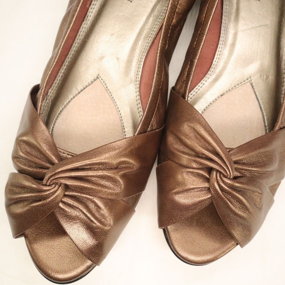 Ros Hommerson Gold Low Heel Open Toe Shoes w/twist detail Women's Size 8.5